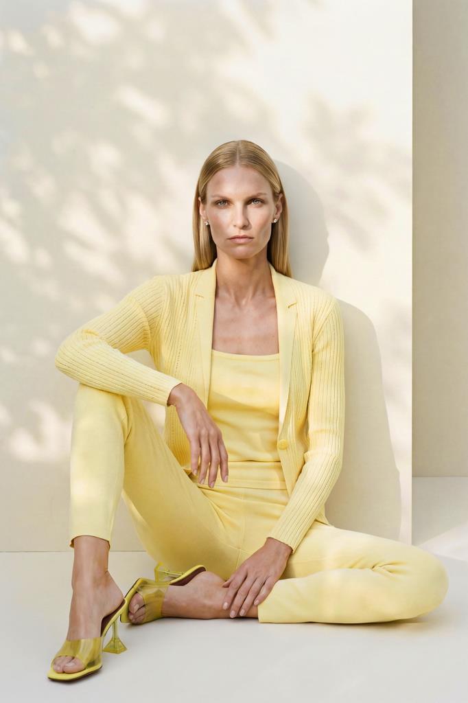 Single-Button Openwork Yellow Jacket